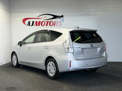 2014 Toyota Prius Alpha - Thumbnail