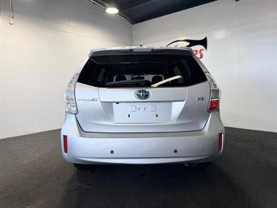 2014 Toyota Prius Alpha - Thumbnail