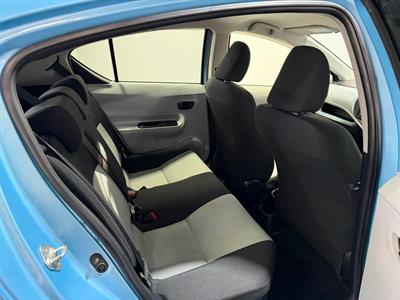 2013 Toyota Aqua - Thumbnail