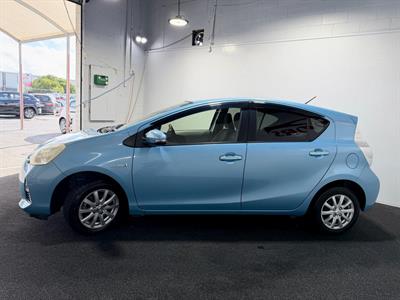 2013 Toyota Aqua - Thumbnail