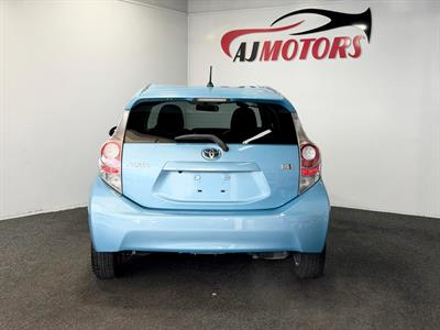 2013 Toyota Aqua - Thumbnail