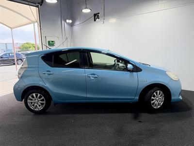 2013 Toyota Aqua - Thumbnail
