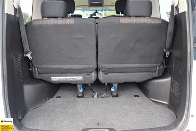 2015 Nissan Serena - Thumbnail