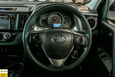 2017 Toyota RAV4 - Thumbnail