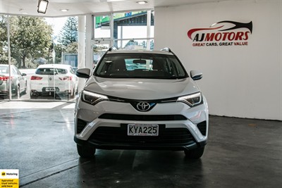 2017 Toyota RAV4 - Thumbnail