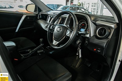 2017 Toyota RAV4 - Thumbnail