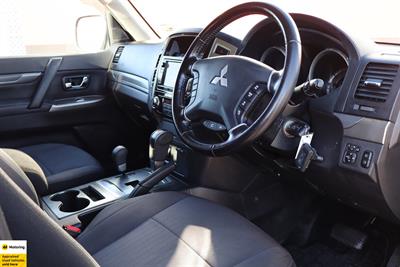 2017 Mitsubishi Pajero - Thumbnail