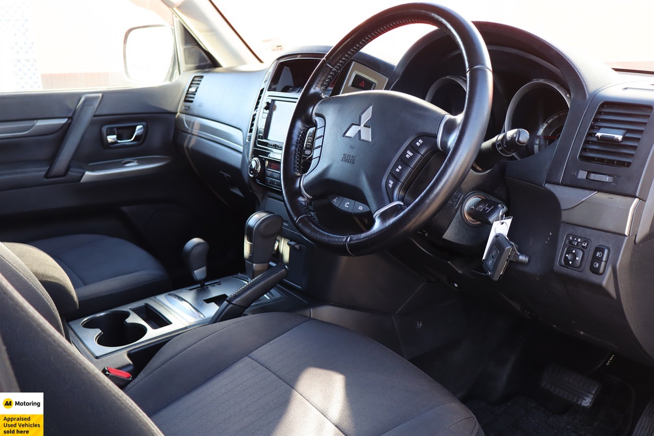 2017 Mitsubishi Pajero