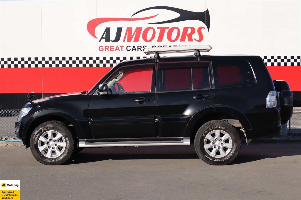 2017 Mitsubishi Pajero