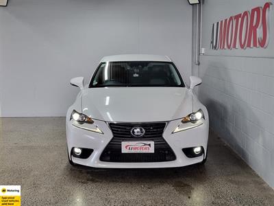 2014 Lexus IS 300h - Thumbnail
