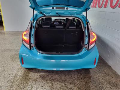 2017 Toyota Aqua - Thumbnail