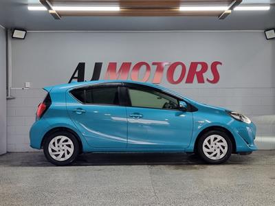 2017 Toyota Aqua - Thumbnail