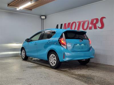 2017 Toyota Aqua - Thumbnail