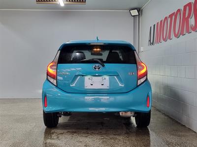 2017 Toyota Aqua - Thumbnail