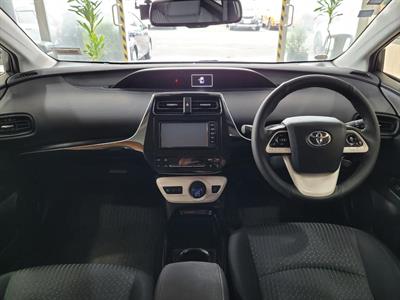 2018 Toyota Prius - Thumbnail