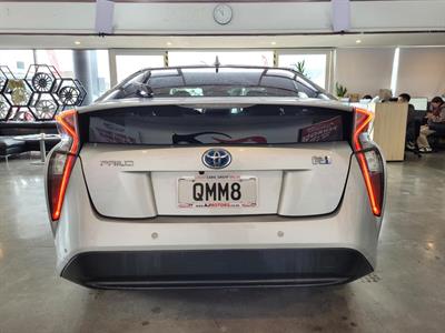 2018 Toyota Prius - Thumbnail