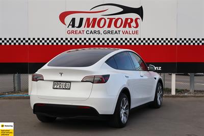 2022 Tesla Model Y - Thumbnail