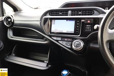 2015 Toyota Aqua - Thumbnail