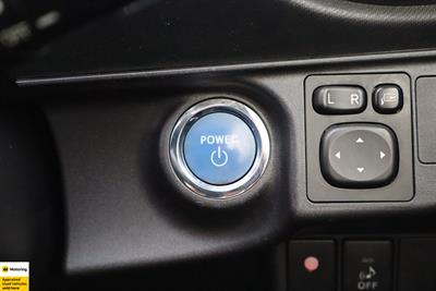 2015 Toyota Aqua - Thumbnail