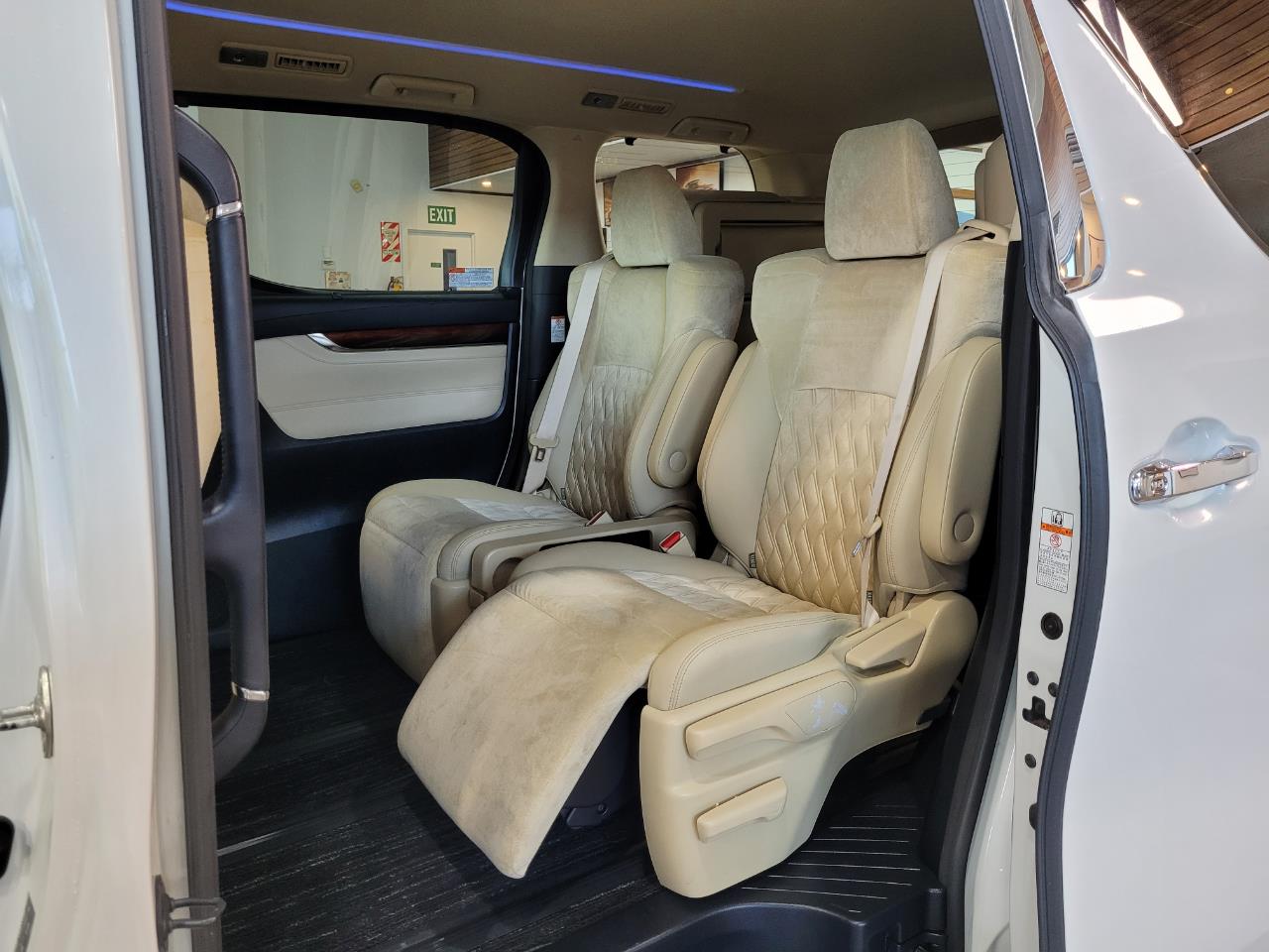 2016 Toyota Alphard