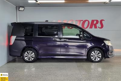 2012 Honda STEPWAGON - Thumbnail