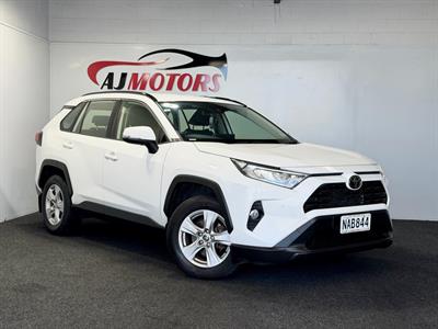 2020 Toyota RAV4 - Thumbnail