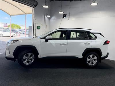 2020 Toyota RAV4 - Thumbnail