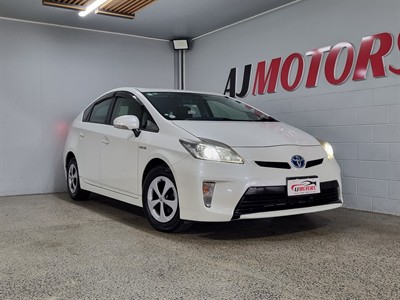 2012 Toyota Prius - Thumbnail