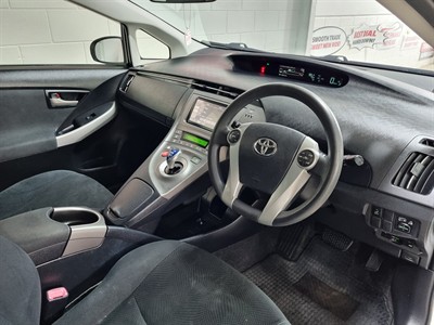 2012 Toyota Prius - Thumbnail