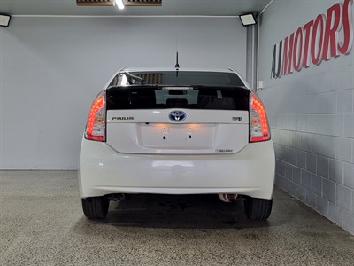 2012 Toyota Prius - Thumbnail