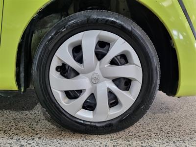 2016 Toyota Sienta - Thumbnail