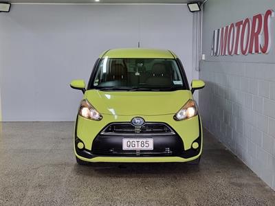 2016 Toyota Sienta - Thumbnail