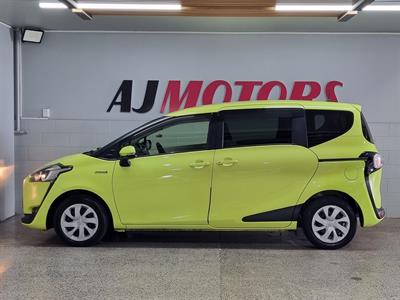 2016 Toyota Sienta - Thumbnail