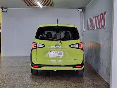 2016 Toyota Sienta - Thumbnail