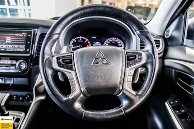 2018 Mitsubishi Pajero Sport - Thumbnail
