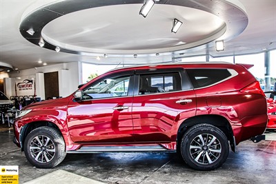 2018 Mitsubishi Pajero Sport - Thumbnail