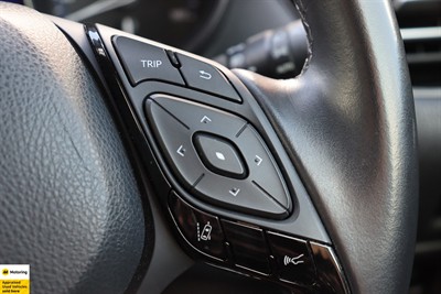 2018 Toyota C-HR - Thumbnail