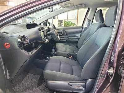 2015 Toyota Aqua - Thumbnail