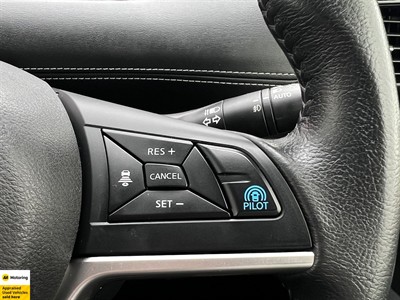 2017 Nissan Serena - Thumbnail