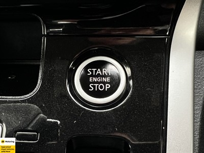 2017 Nissan Serena - Thumbnail