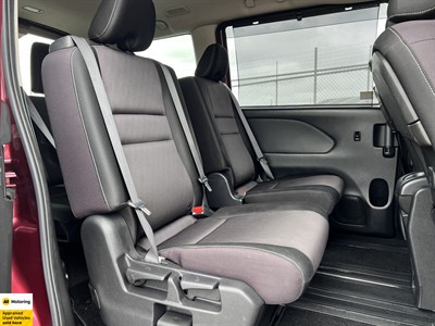 2017 Nissan Serena - Thumbnail