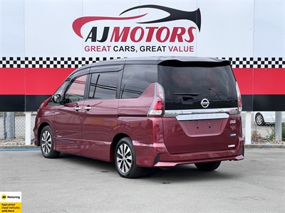 2017 Nissan Serena - Thumbnail
