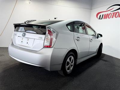 2013 Toyota Prius - Thumbnail