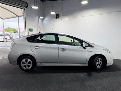 2013 Toyota Prius - Thumbnail