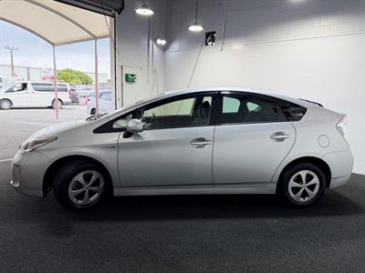 2013 Toyota Prius - Thumbnail