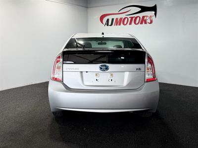 2013 Toyota Prius - Thumbnail