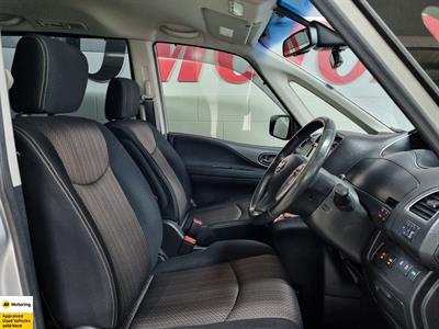 2015 Nissan Serena - Thumbnail