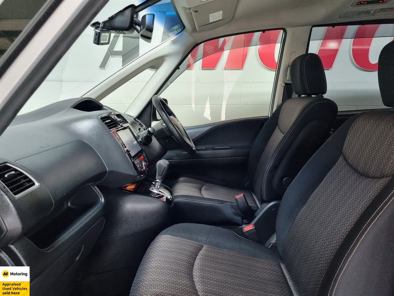 2015 Nissan Serena