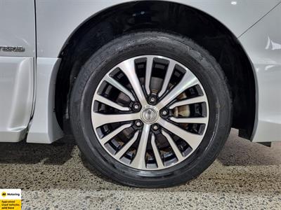 2015 Nissan Serena - Thumbnail