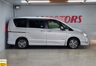 2015 Nissan Serena - Thumbnail
